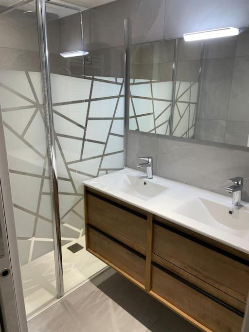 Appartement Atypique Et Fraichement Renove Saint-Vallier  Esterno foto